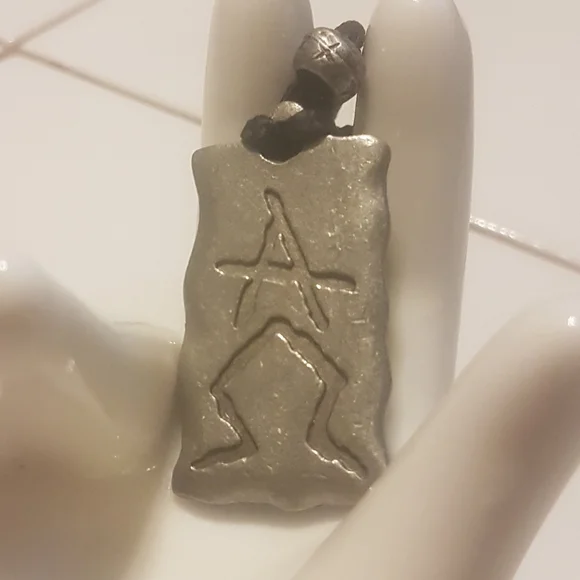 📿 Alpha & Omega Rune Necklace - Picture 3 of 6